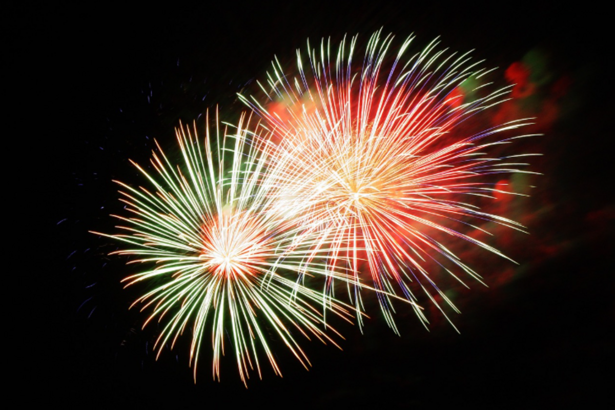 Feuerwerk. Foto: Pixabay/ericspaete Buntes Feuerwerk auf dunklem Himmel