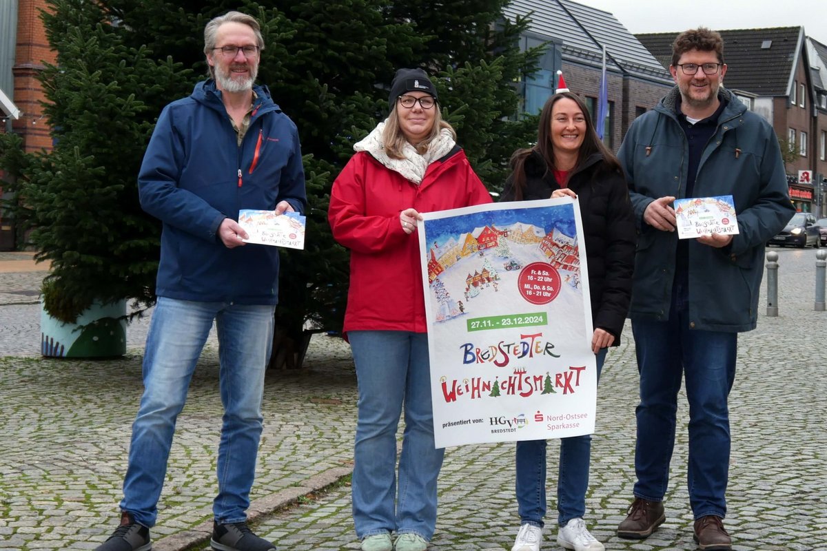 Sie freuen sich auf gemütliche Stunden beim Weihnachtsmarkt: Arne Kinsky (Kinsky Fleischwaren, von links), Thekla Thomsen (Spielmannszug Bredstedt), Kira Sönksen (Stadtmarketing) und Karsten Werner (HGV). Foto: Udo Rahn