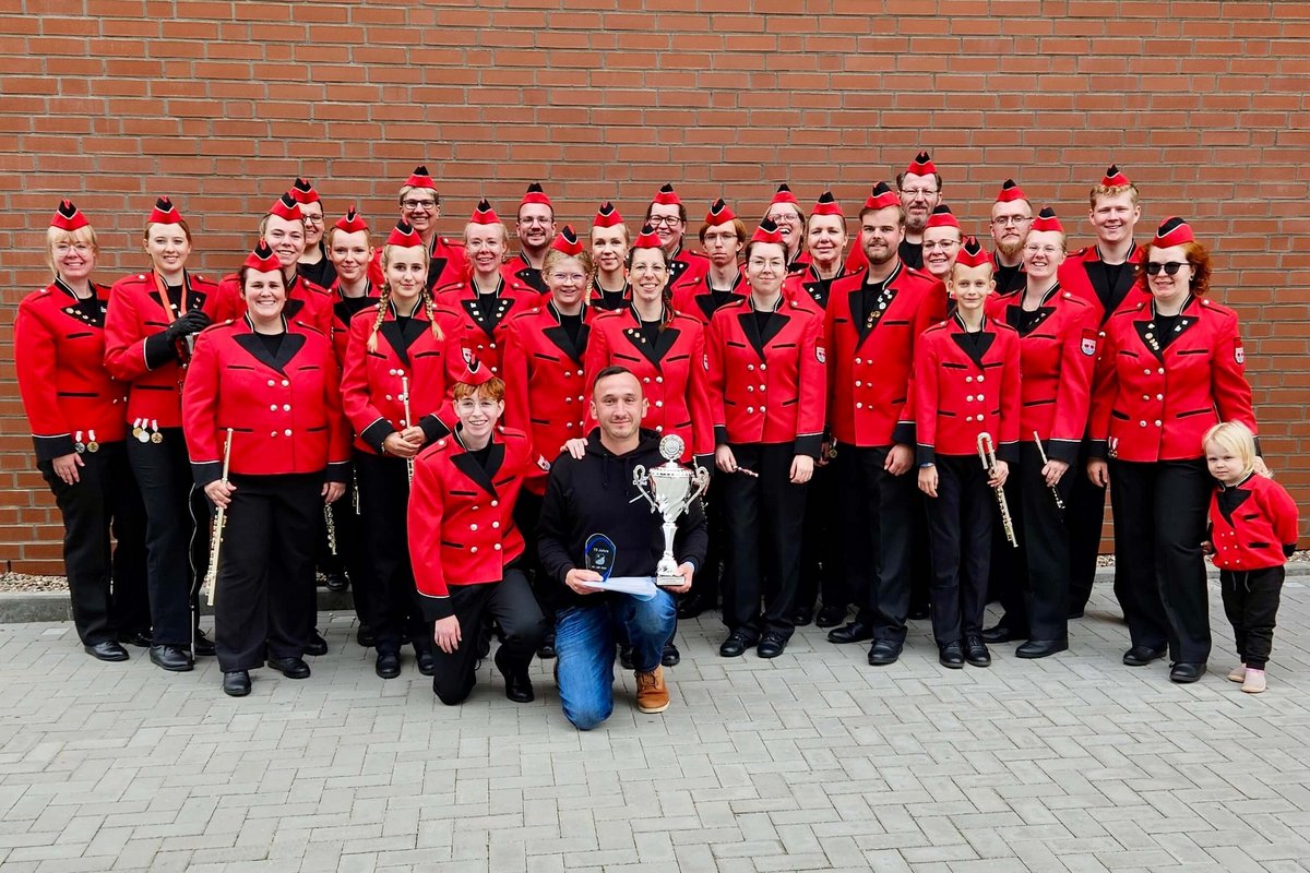 Der Spielmannszug Bredstedt gewann den Landesmeistertitel in der Konzertwertung. Foto: SZ Bredstedt Die Musikerinnen des Spielmannszugs